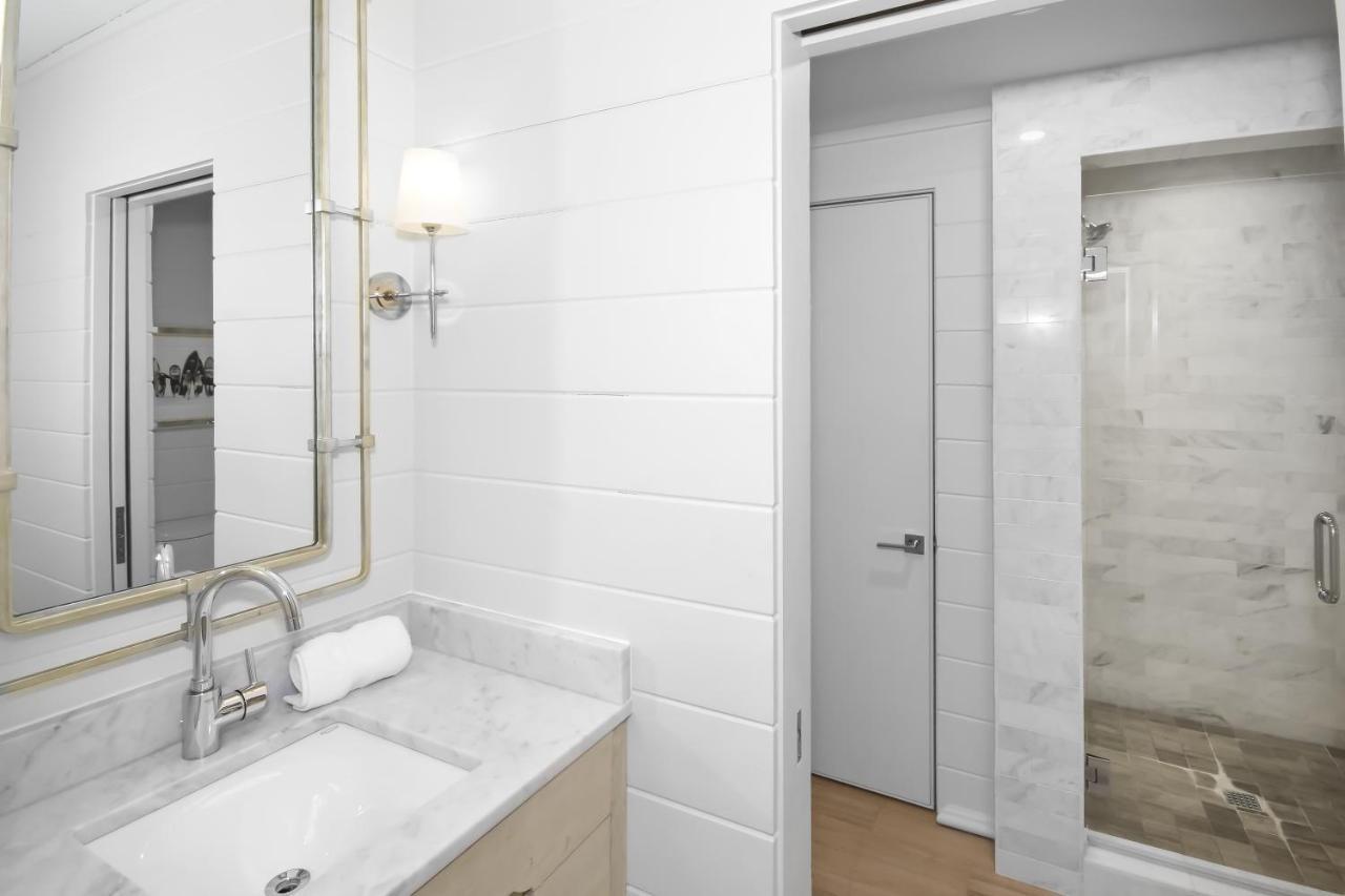 Private Pool, Gulf Views & Luxurious Features Throughout Lovely