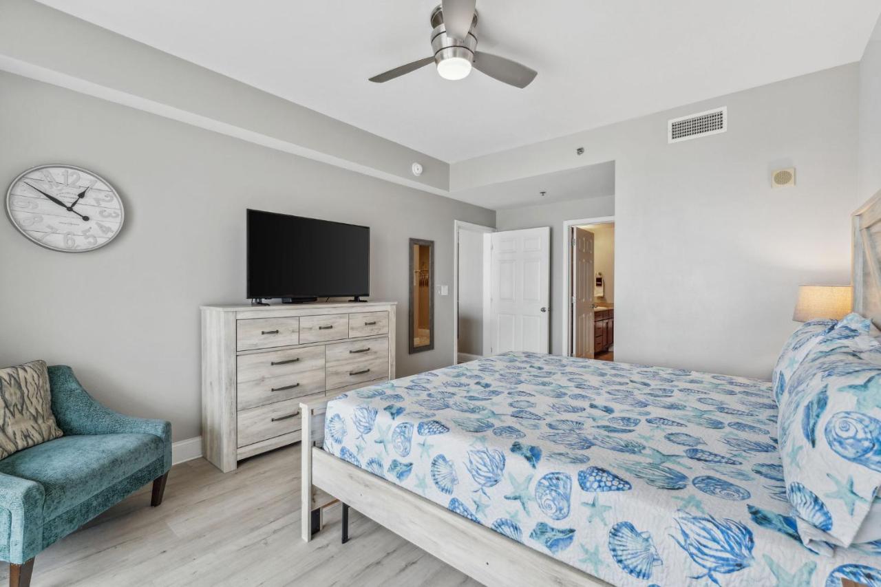 Laketown Wharf #1427 By Nautical