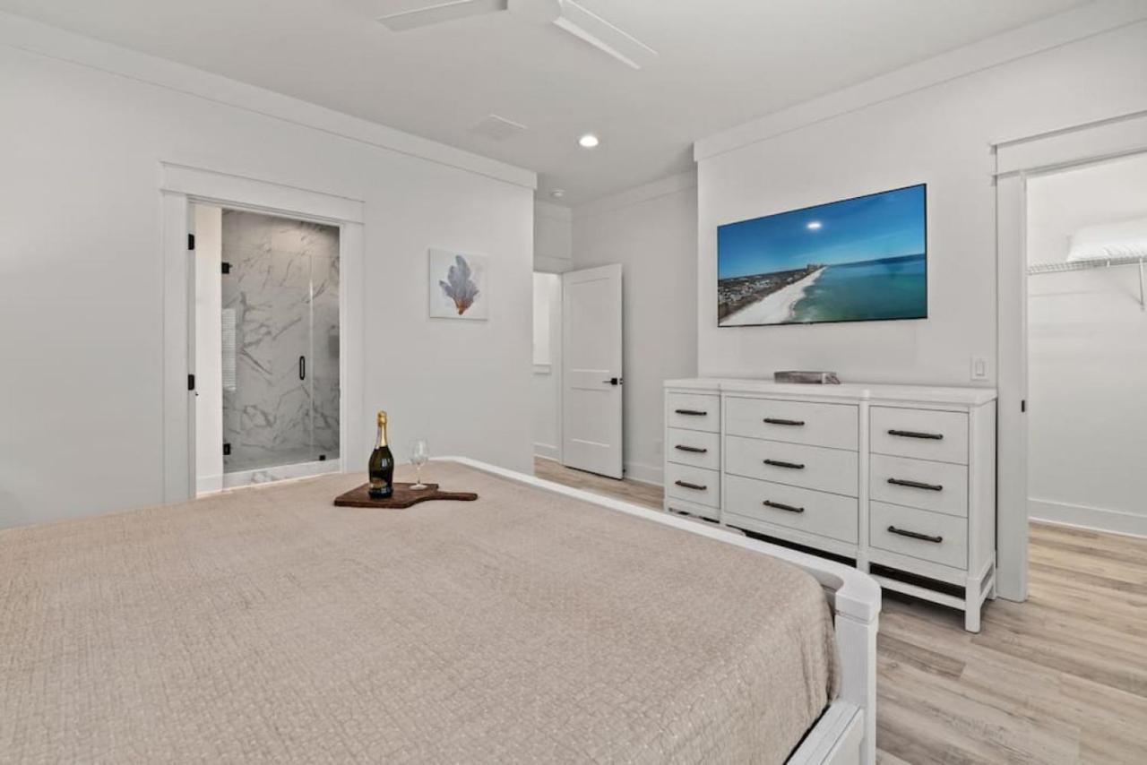 Lighthouse Landing-your New Coastal Haven Just A Short Walk To The Waves Holiday home *