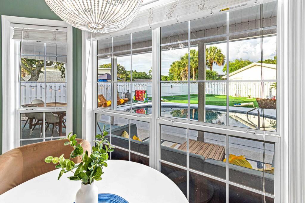Luxurious 4br House With Pool *