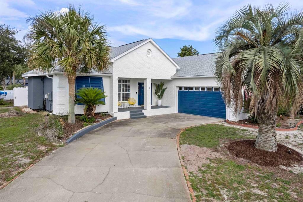 Luxurious 4br House With Pool Holiday home