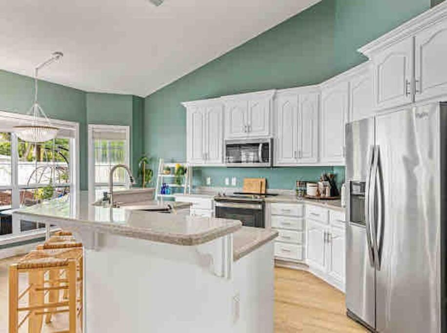 Luxurious 4br House With Pool