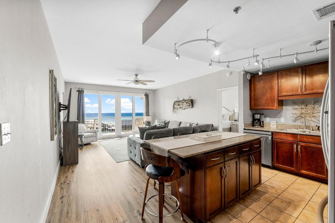 Laketown Wharf #626 By Nautical