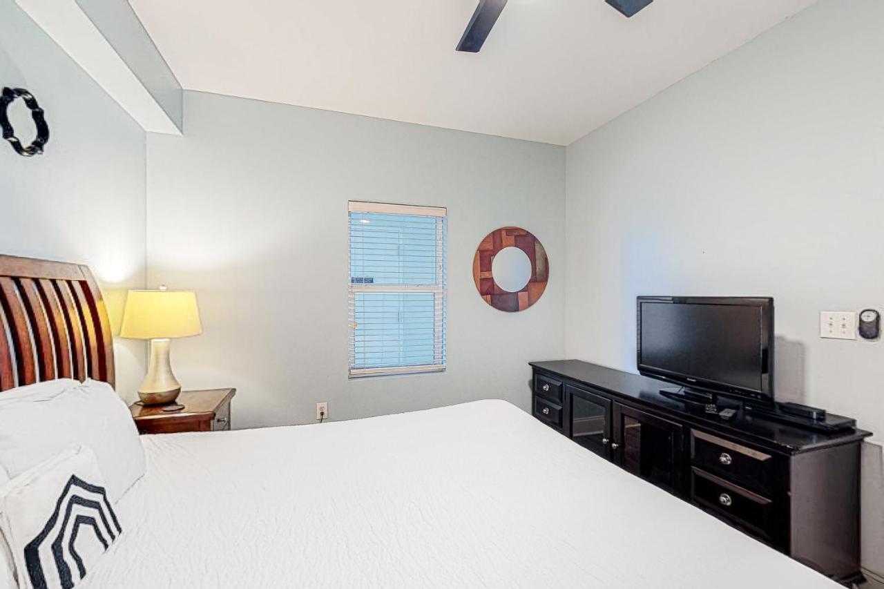 Apartment Laketown Wharf 938