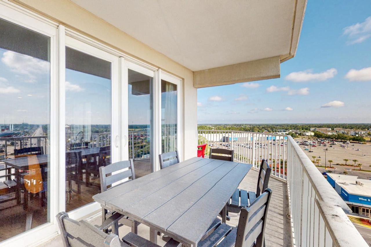 Laketown Wharf 938 Apartment