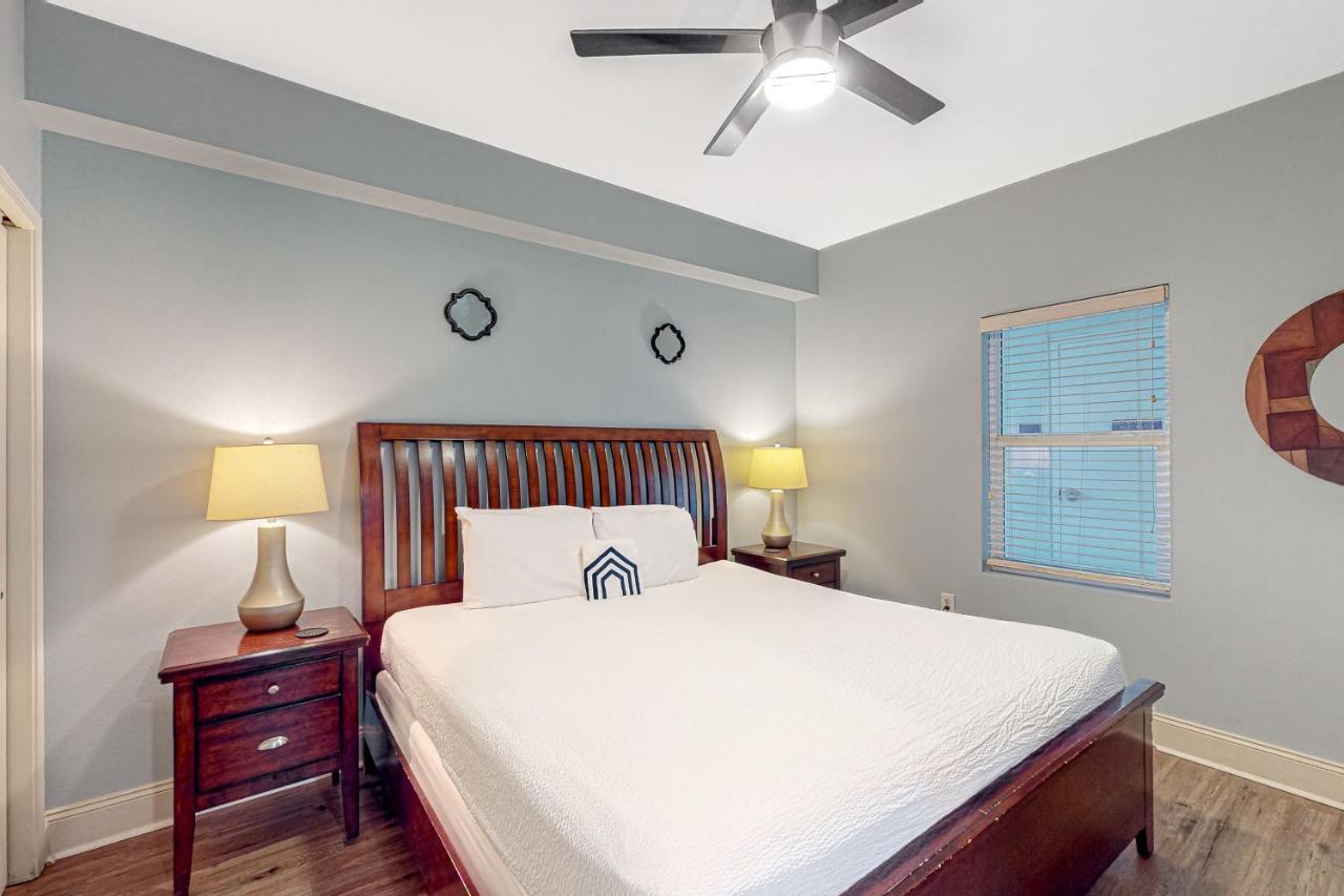 Apartment Laketown Wharf 938 *