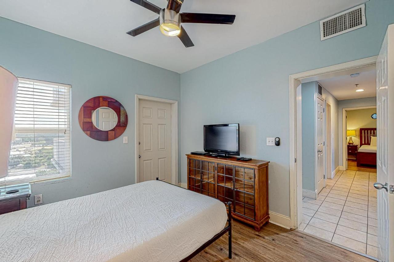 Laketown Wharf 938 Apartment