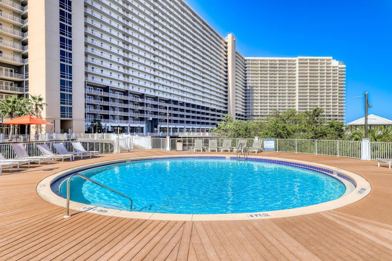 Laketown Wharf 938 *