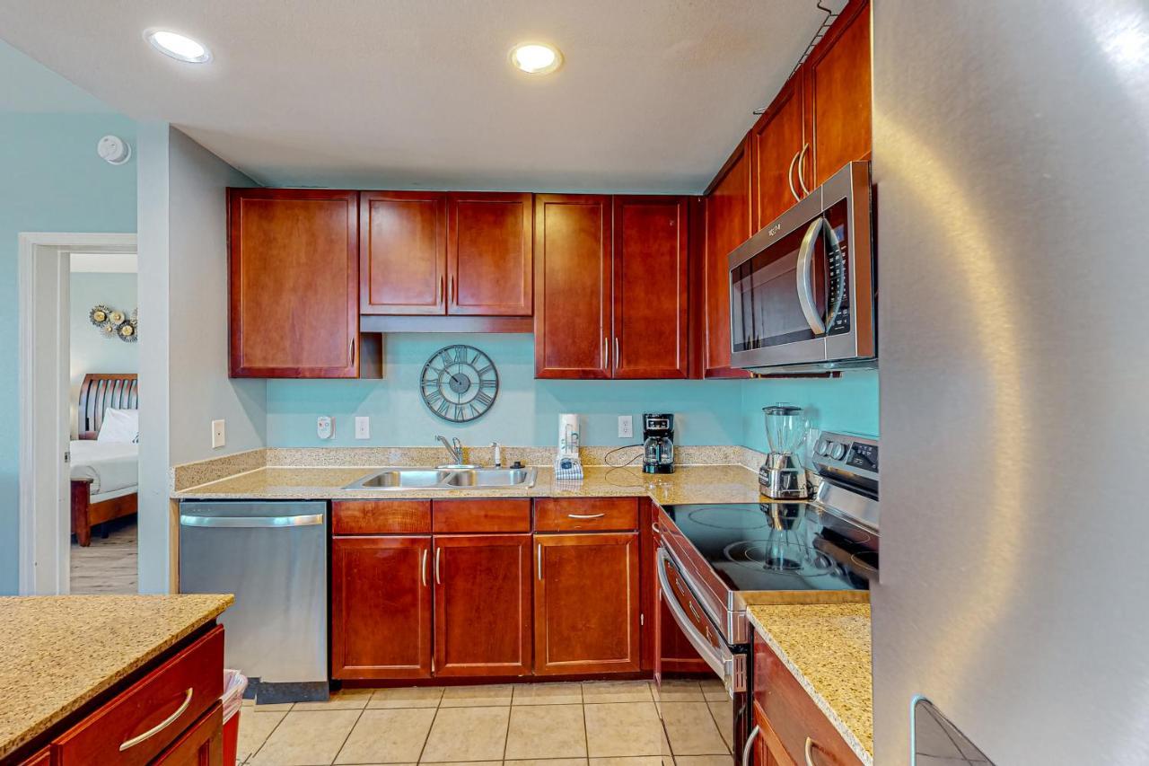 Apartment Laketown Wharf 938