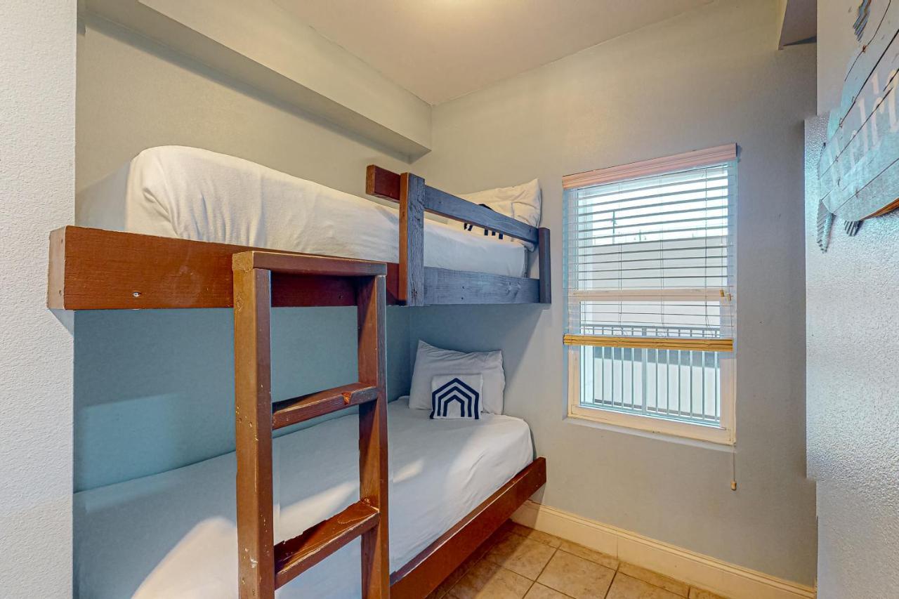 Laketown Wharf 938 Apartment *