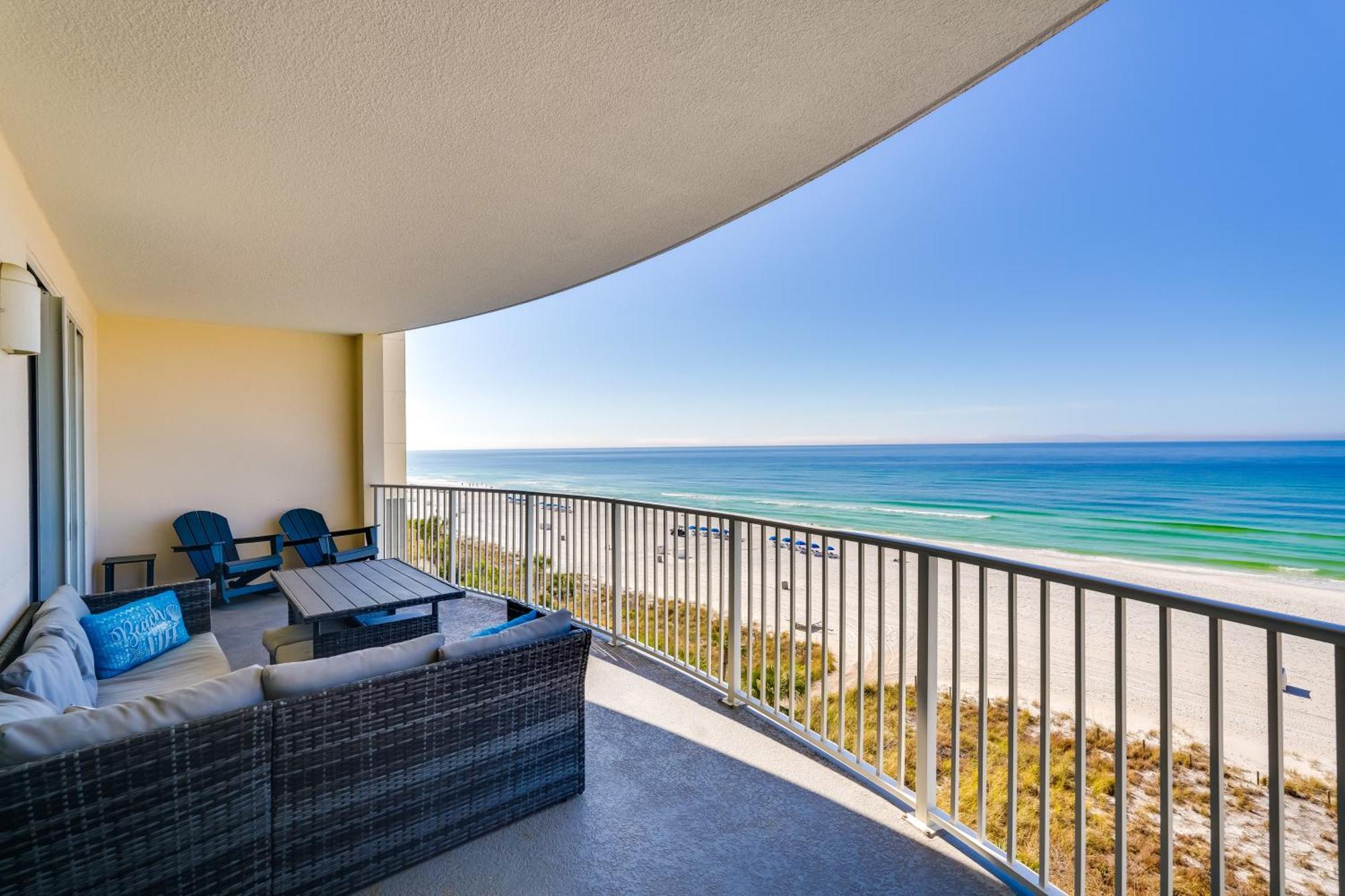 High-rise Pcb With Oceanfront Views And Pool! Apartment *