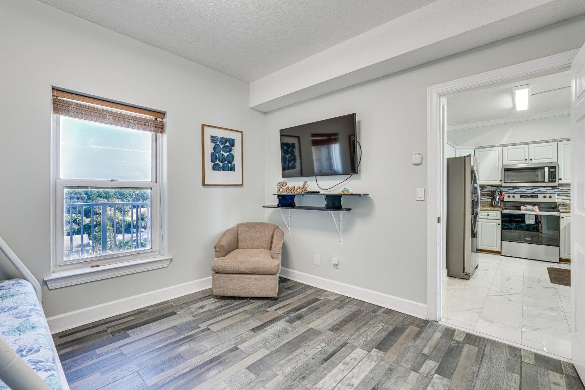 High-rise Pcb With Oceanfront Views And Pool!