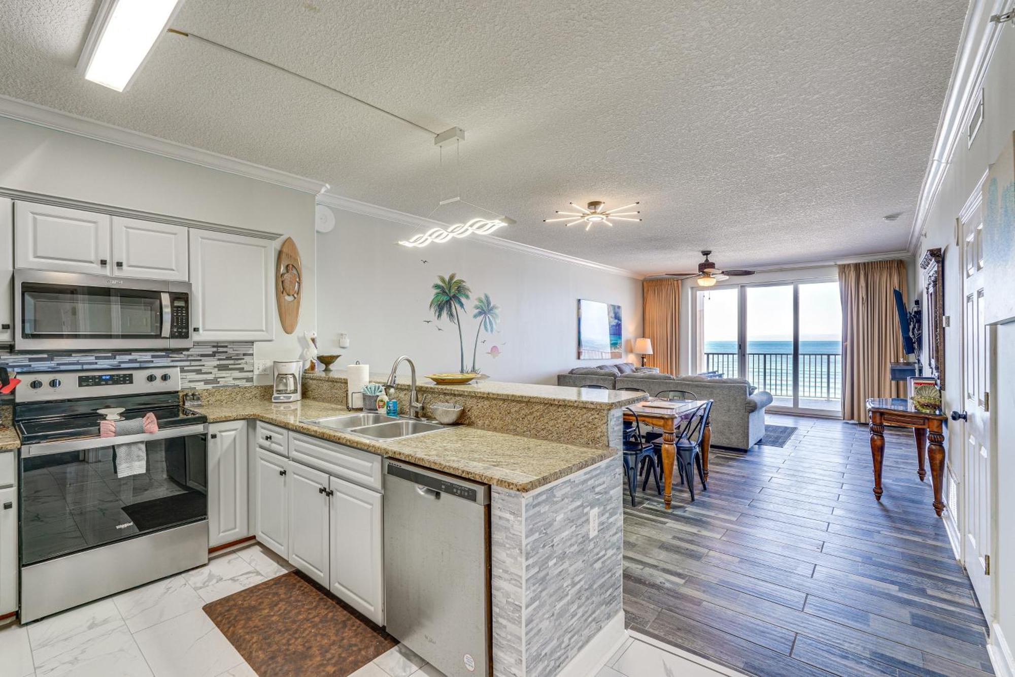 High-rise Pcb With Oceanfront Views And Pool! Apartment