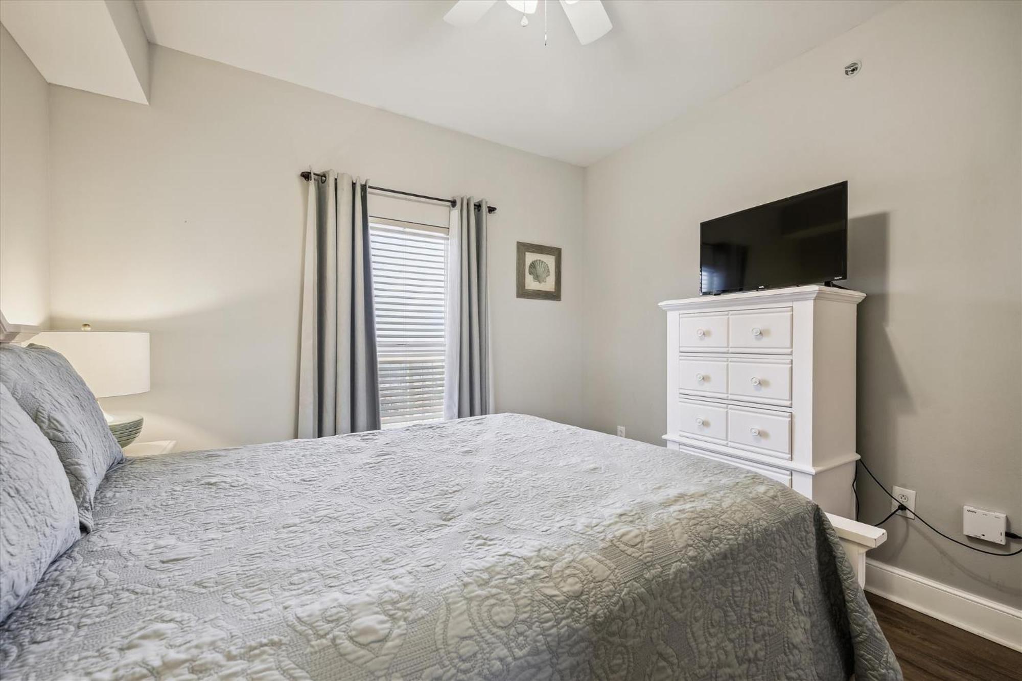 Majestic 1411-1 By Book That Holiday home