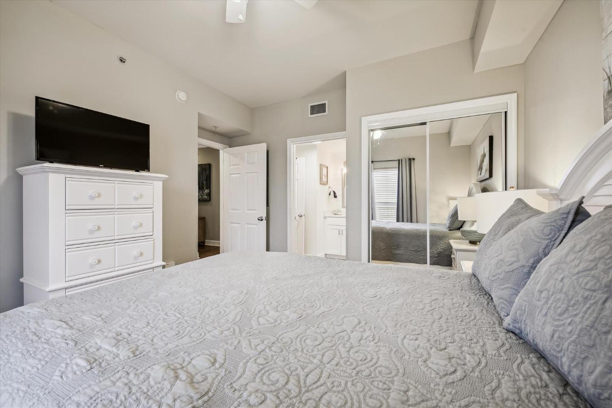 Majestic 1411-1 By Book That Holiday home