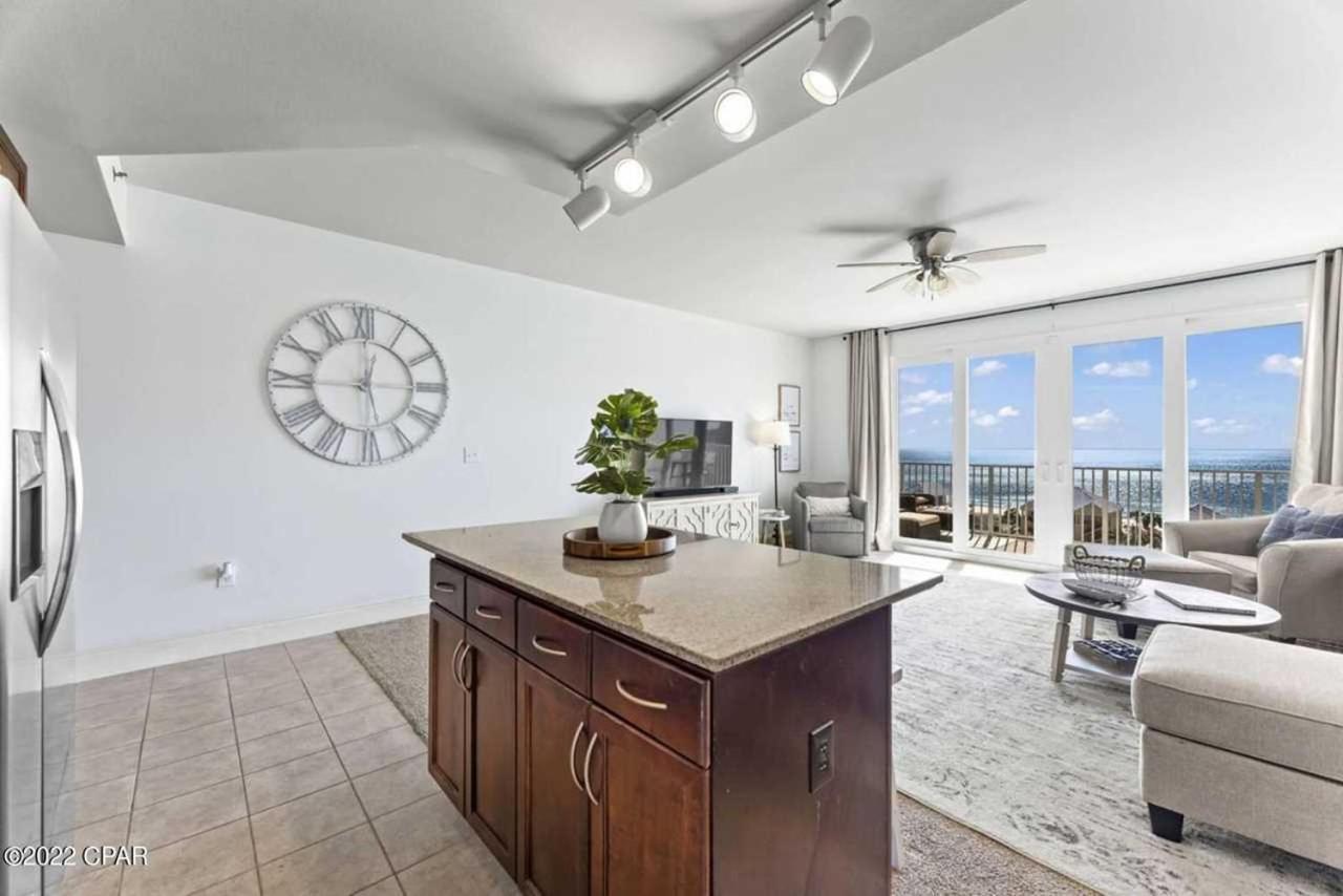 Laketown Wharf 0702 Apartment