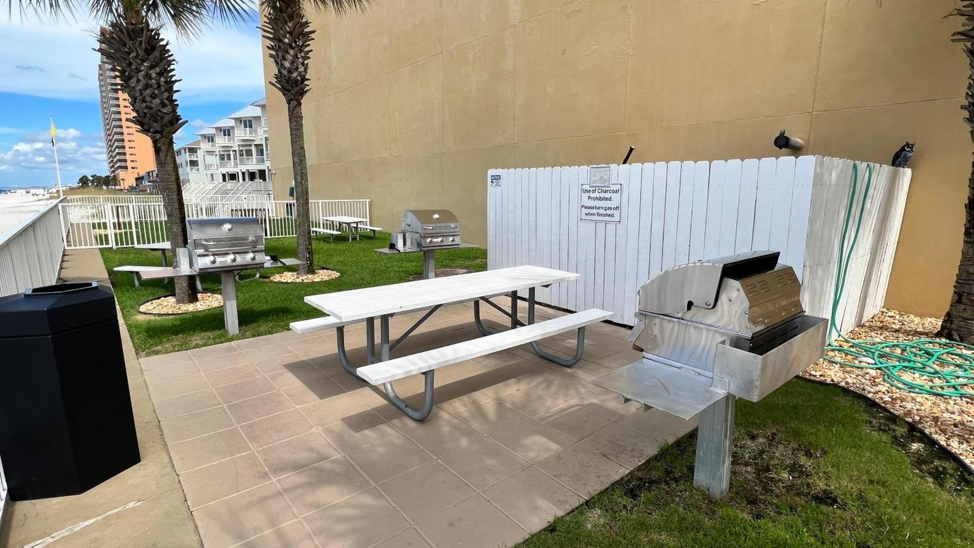 Holiday home Tropic Winds 1107 *