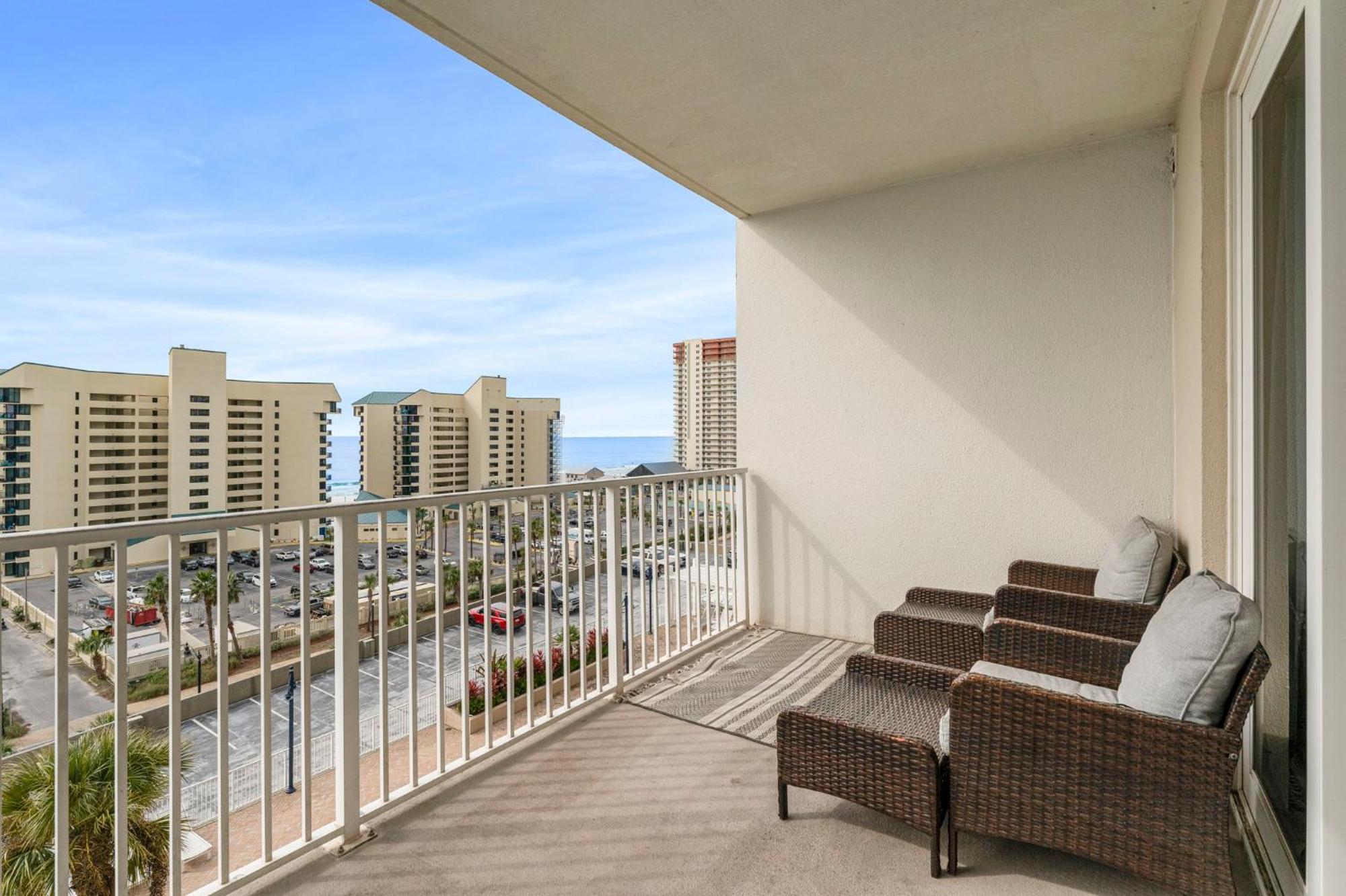 Laketown Wharf 0702 *