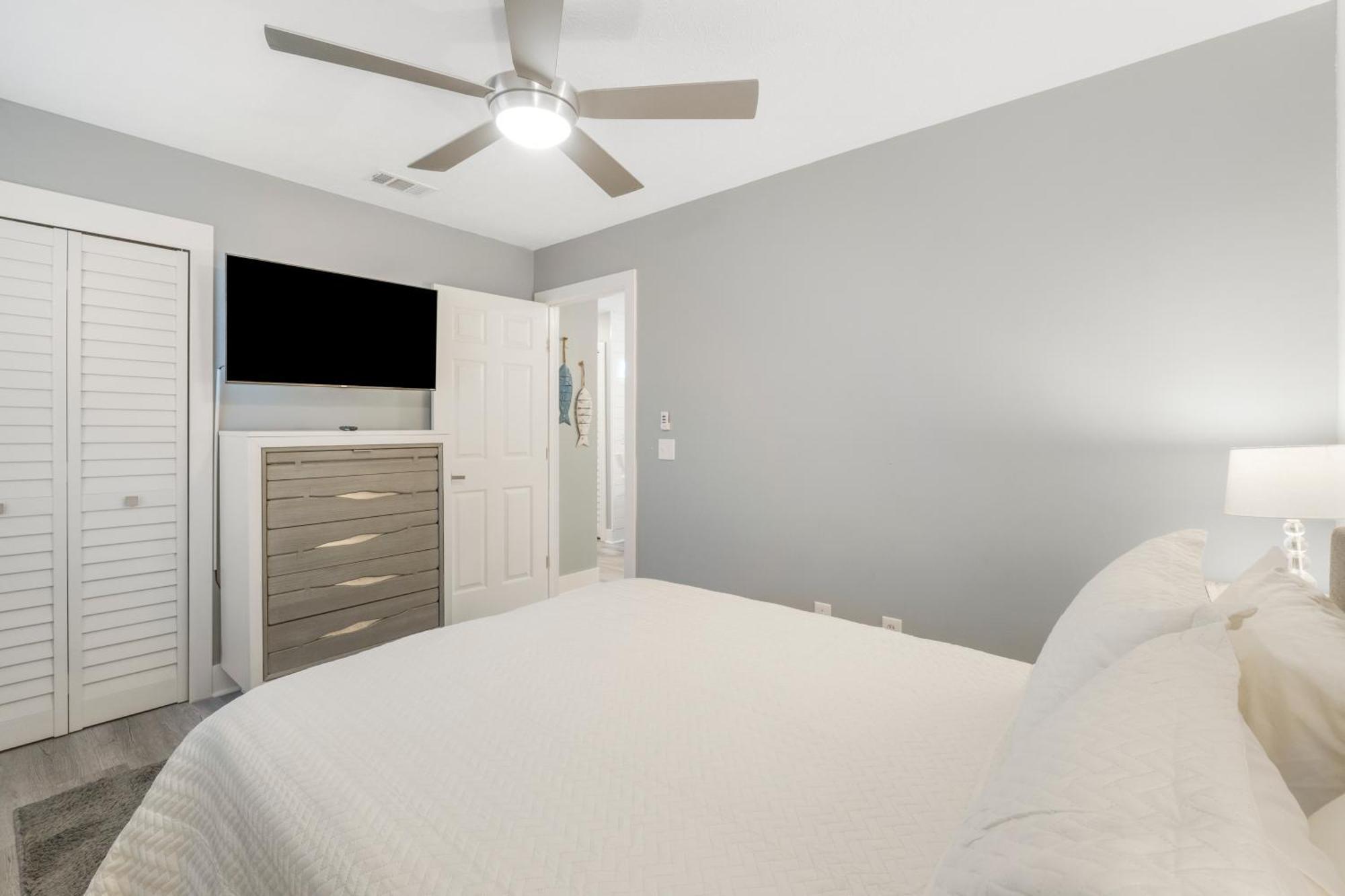 Blue Neptune At 5313 Sunset Avenue By Nautical Vacation *