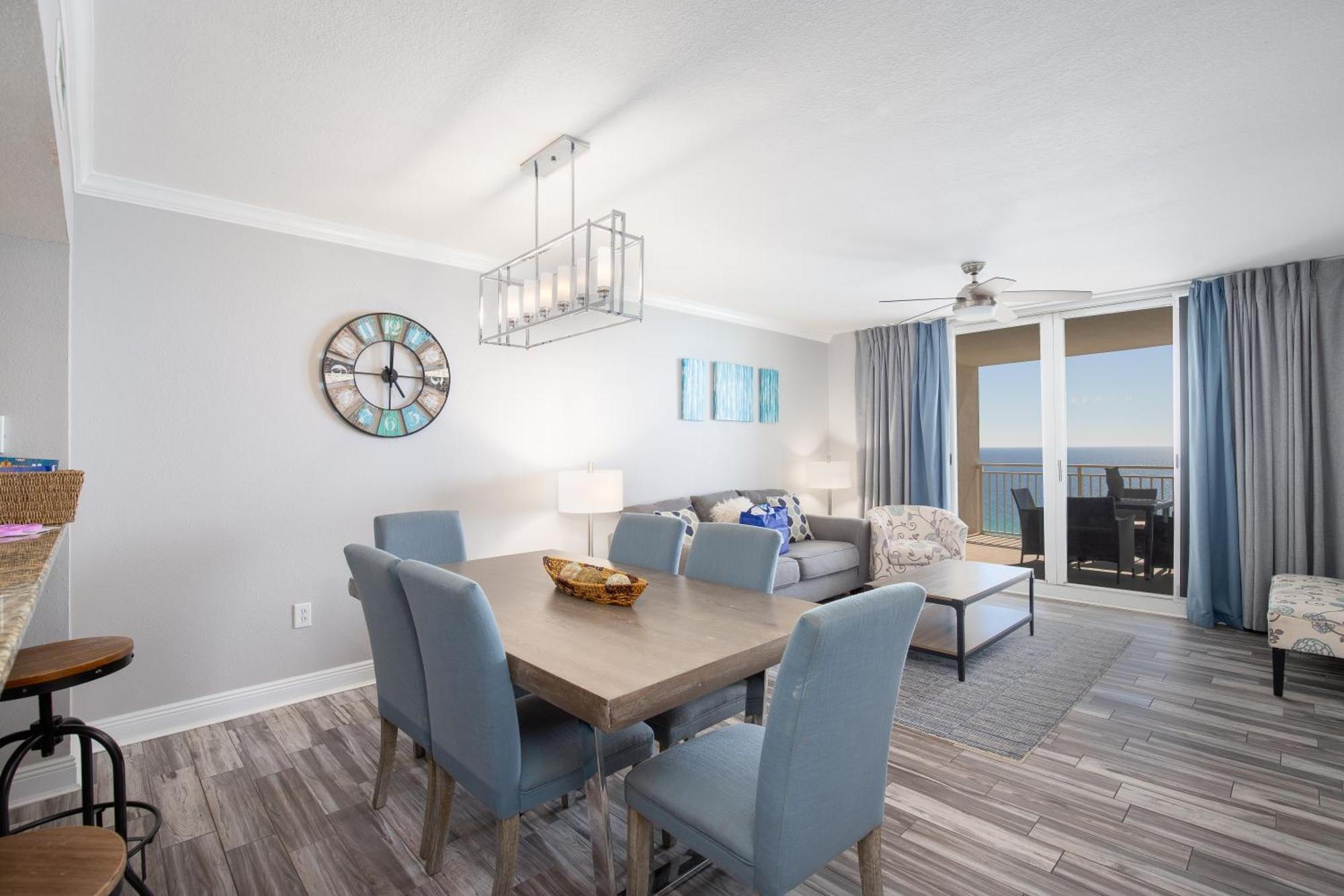 Brand New Throughout! Emerald - Gulf Front! Sleeps 8! Holiday home Panama City Beach