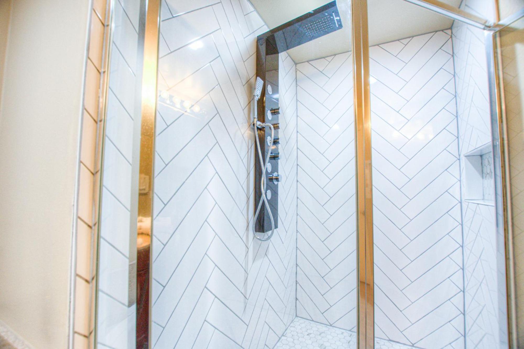 Next To The 10th Floor Pool - Laketown Wharf 1032- 2 Bd Bunks, 2ba, And Amazing Amenities! *