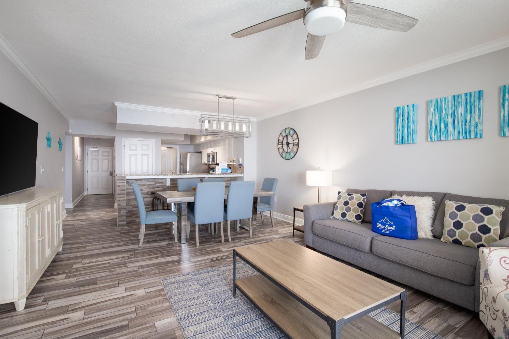 Brand New Throughout! Emerald - Gulf Front! Sleeps 8! Holiday home