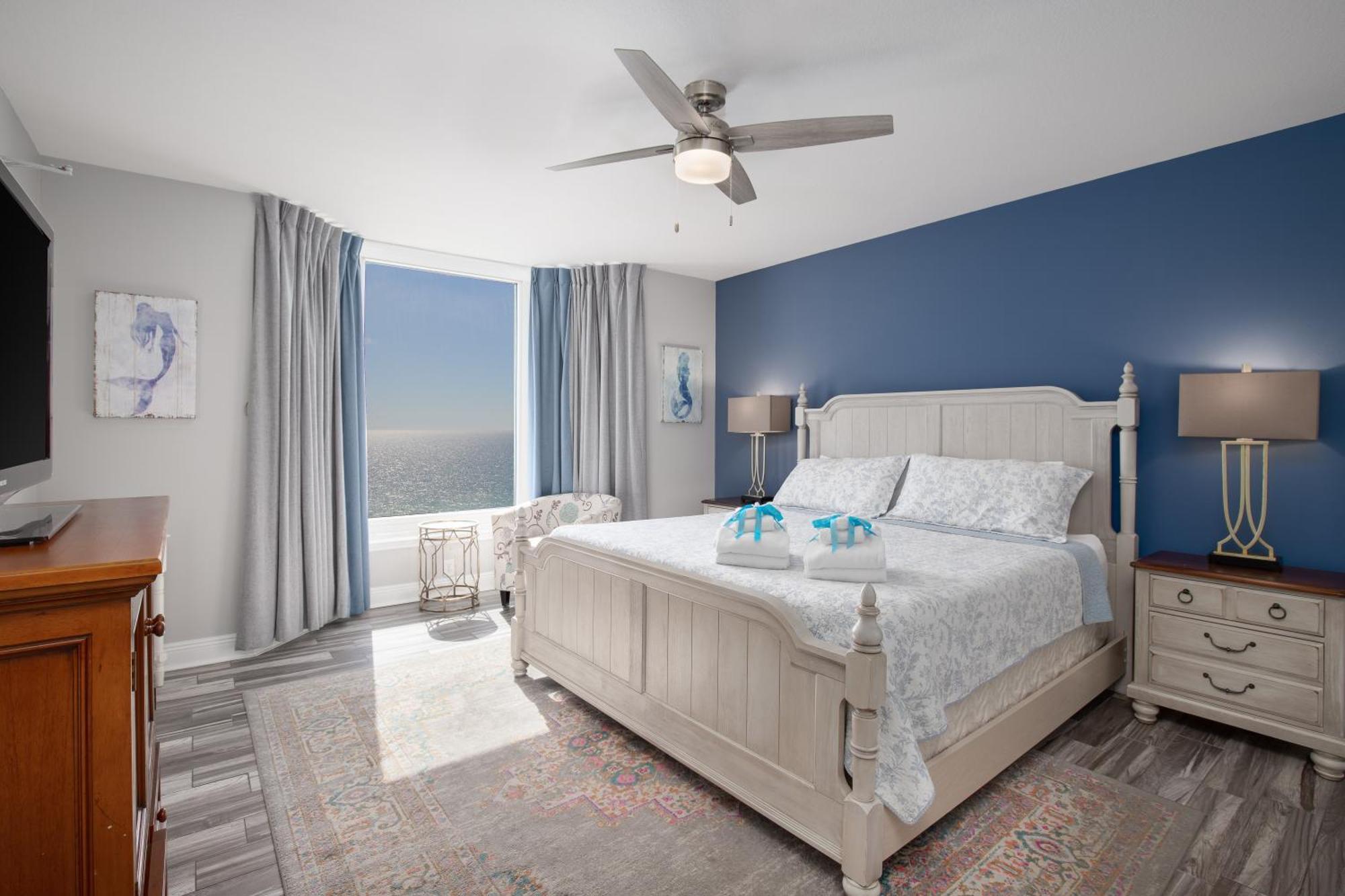 Brand New Throughout! Emerald - Gulf Front! Sleeps 8! Holiday home *