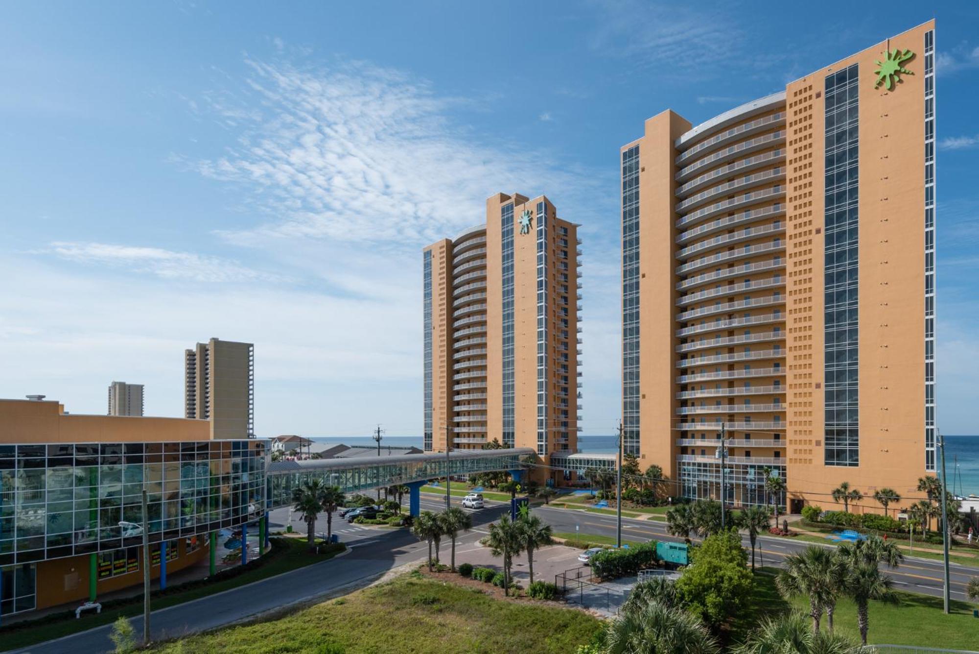 Holiday home Water Park On-site! 2 Beachfront Master Suites! Corner Balcony Views! *