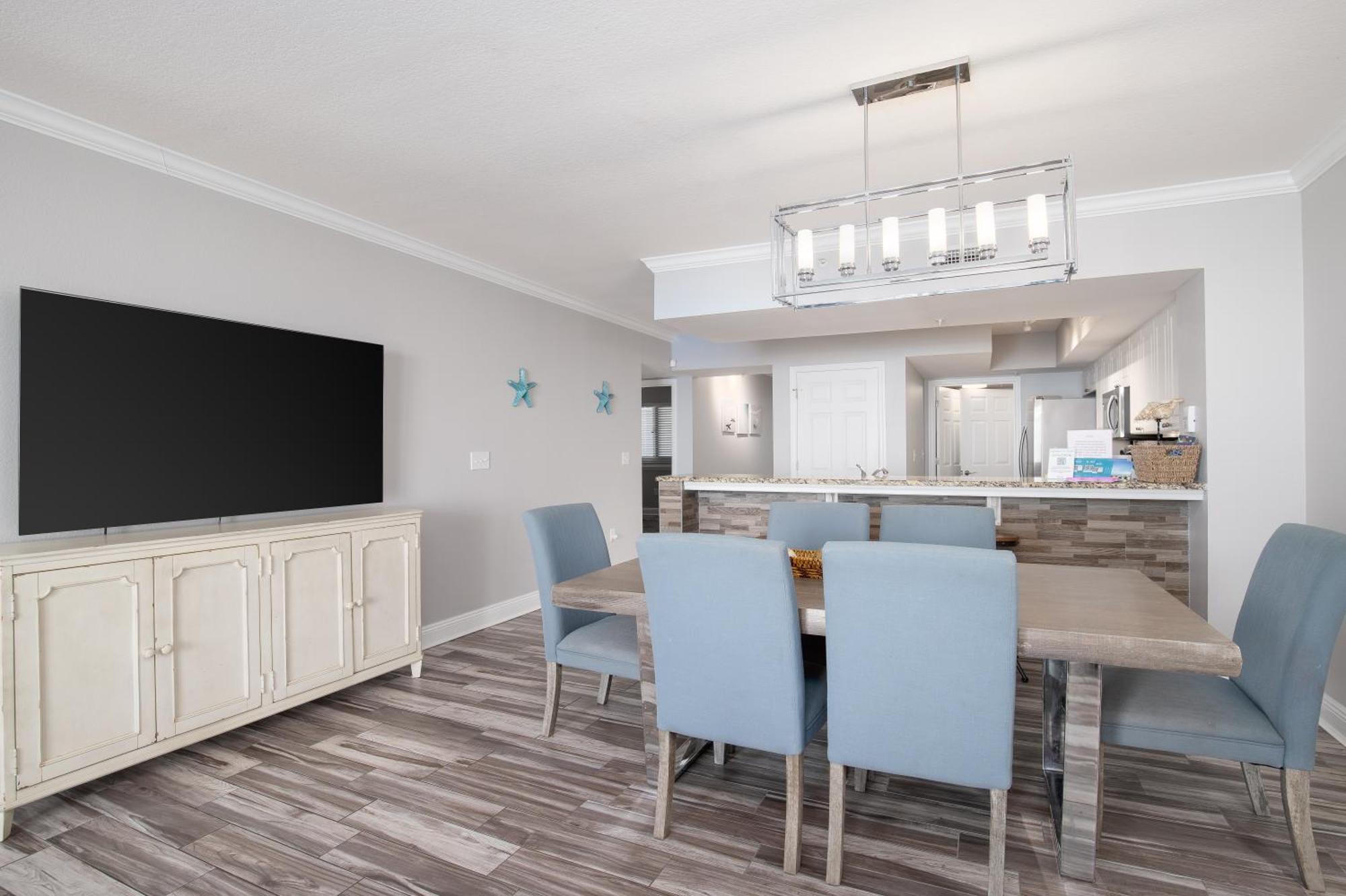 Brand New Throughout! Emerald - Gulf Front! Sleeps 8! * Panama City Beach