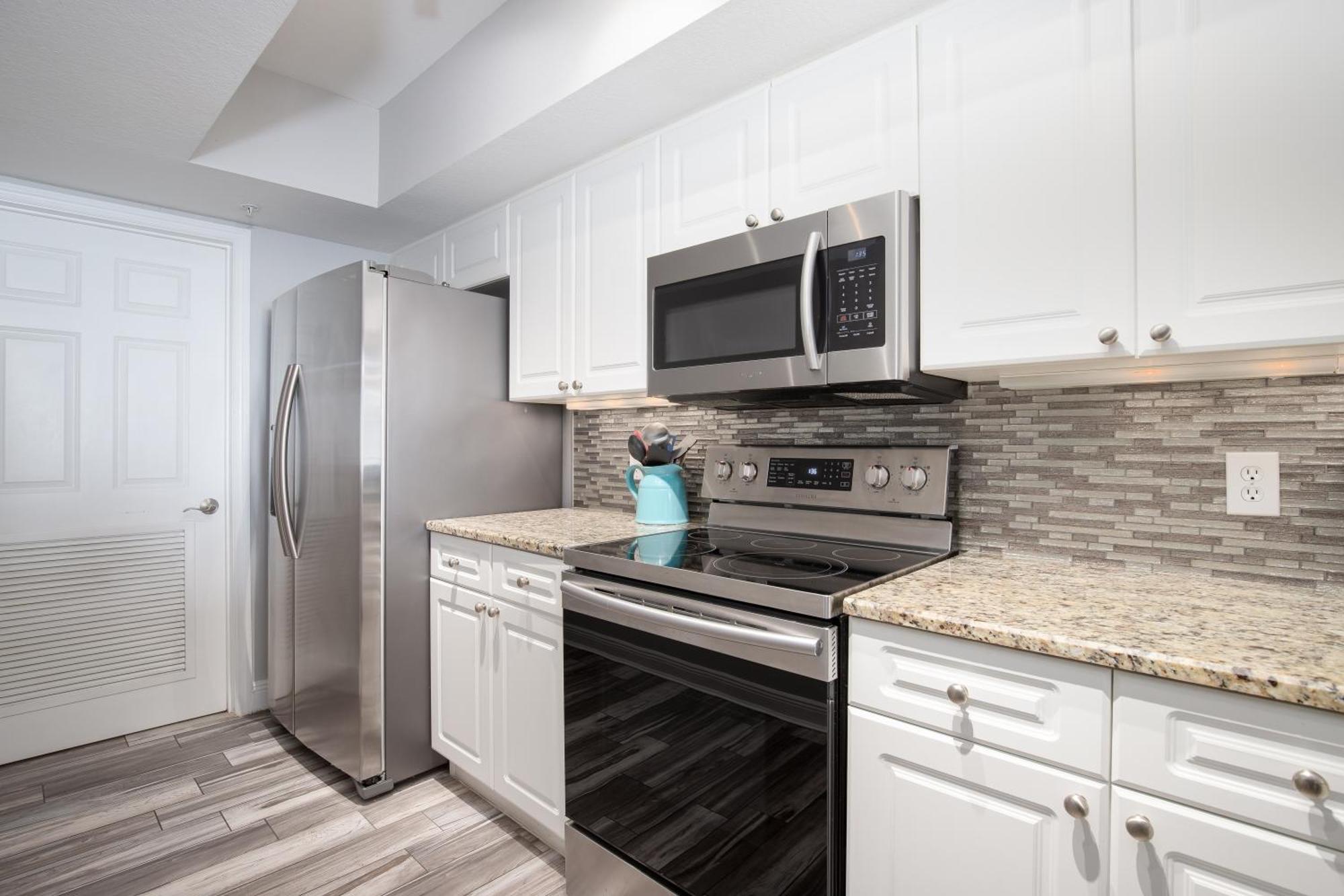 Brand New Throughout! Emerald - Gulf Front! Sleeps 8!