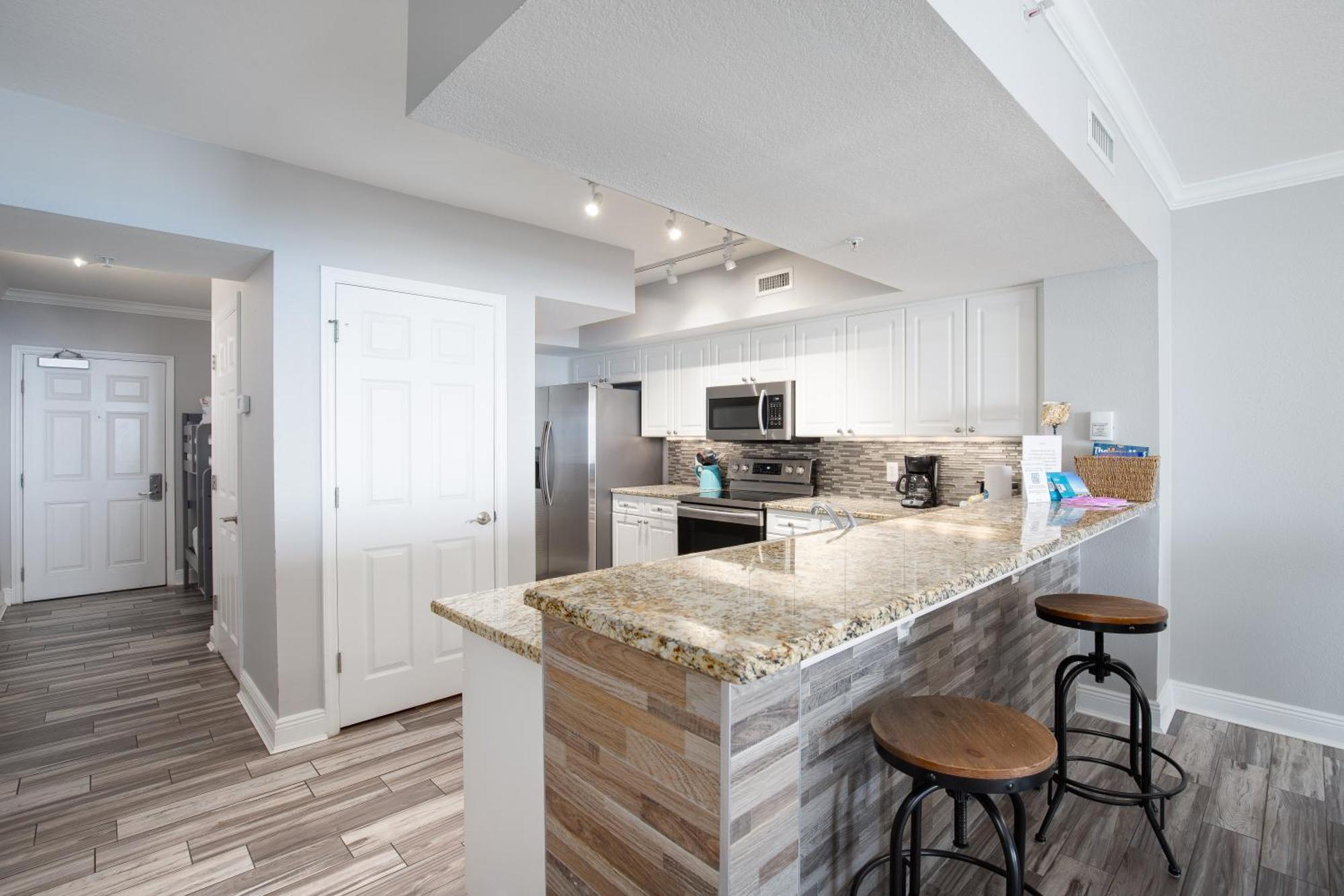 Brand New Throughout! Emerald - Gulf Front! Sleeps 8! * Panama City Beach