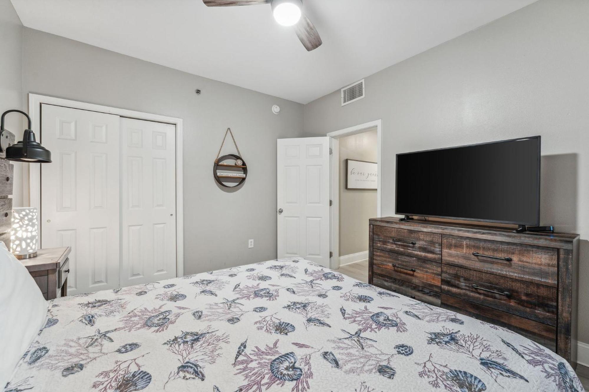 Laketown Wharf #1427 By Nautical