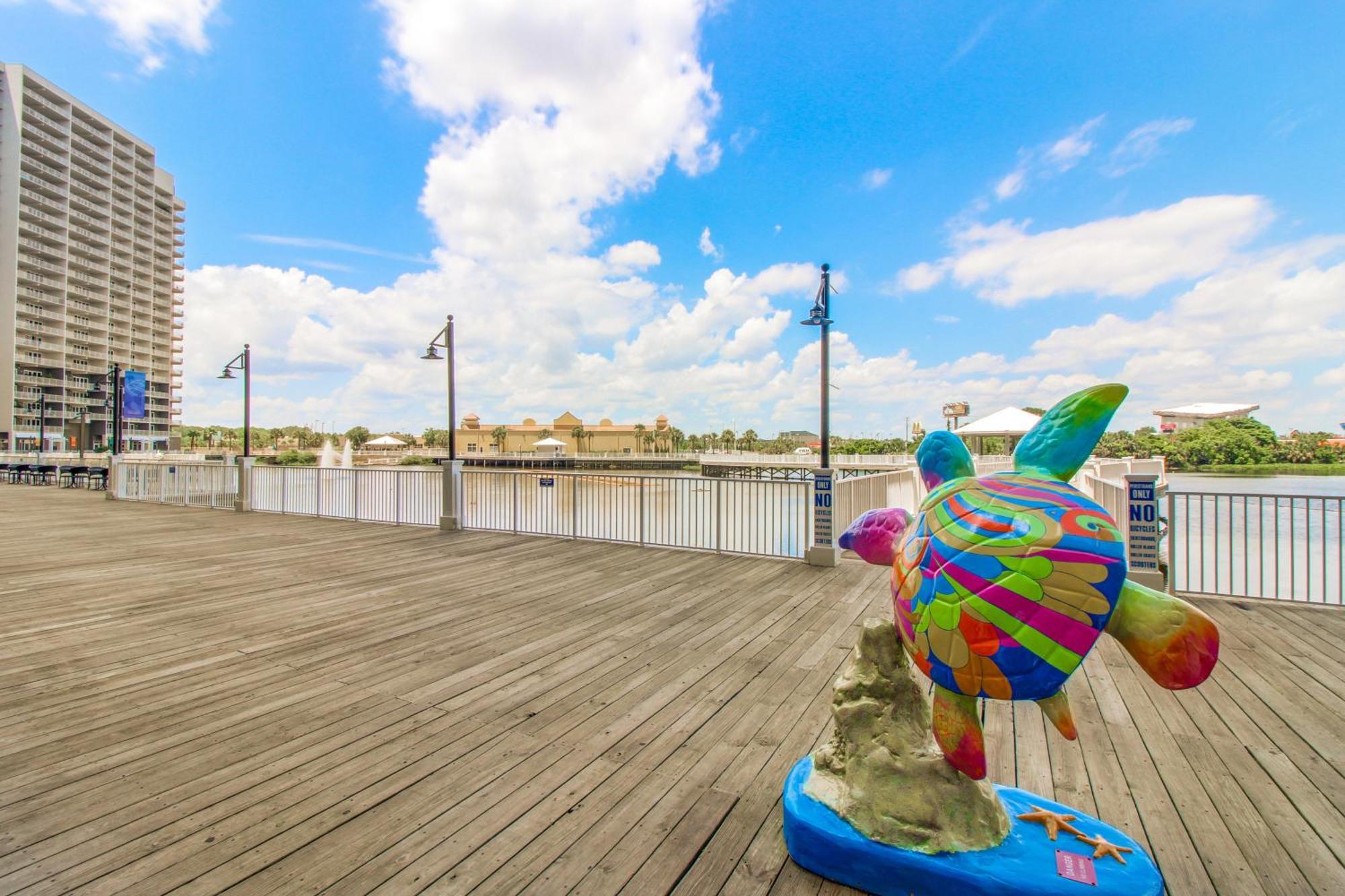 Laketown Wharf 1815 Apartment