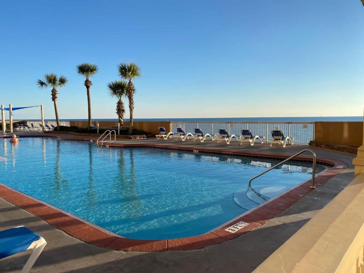 Brightly Furnished Beachfront By Brightwild- 7th Floor Gulf View! Holiday home