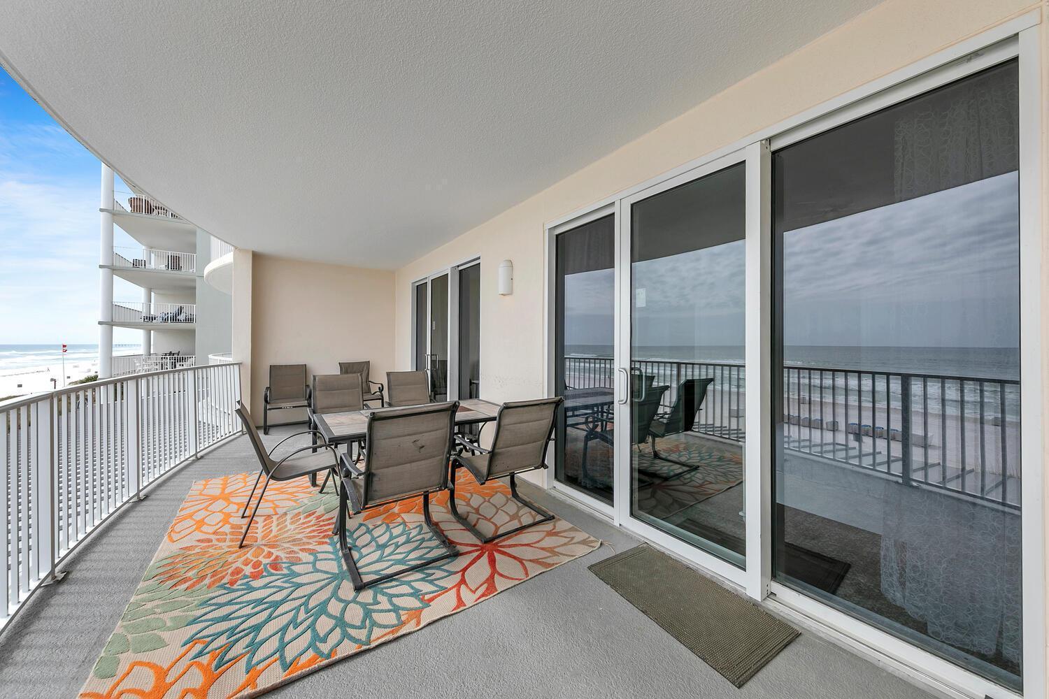 Twin Palms 402
