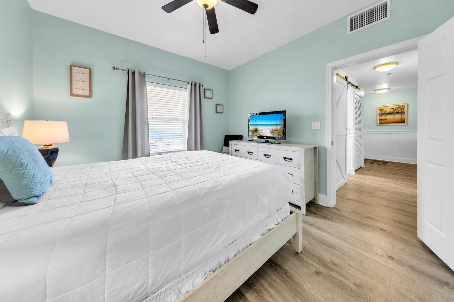 Laketown Wharf 1326 *