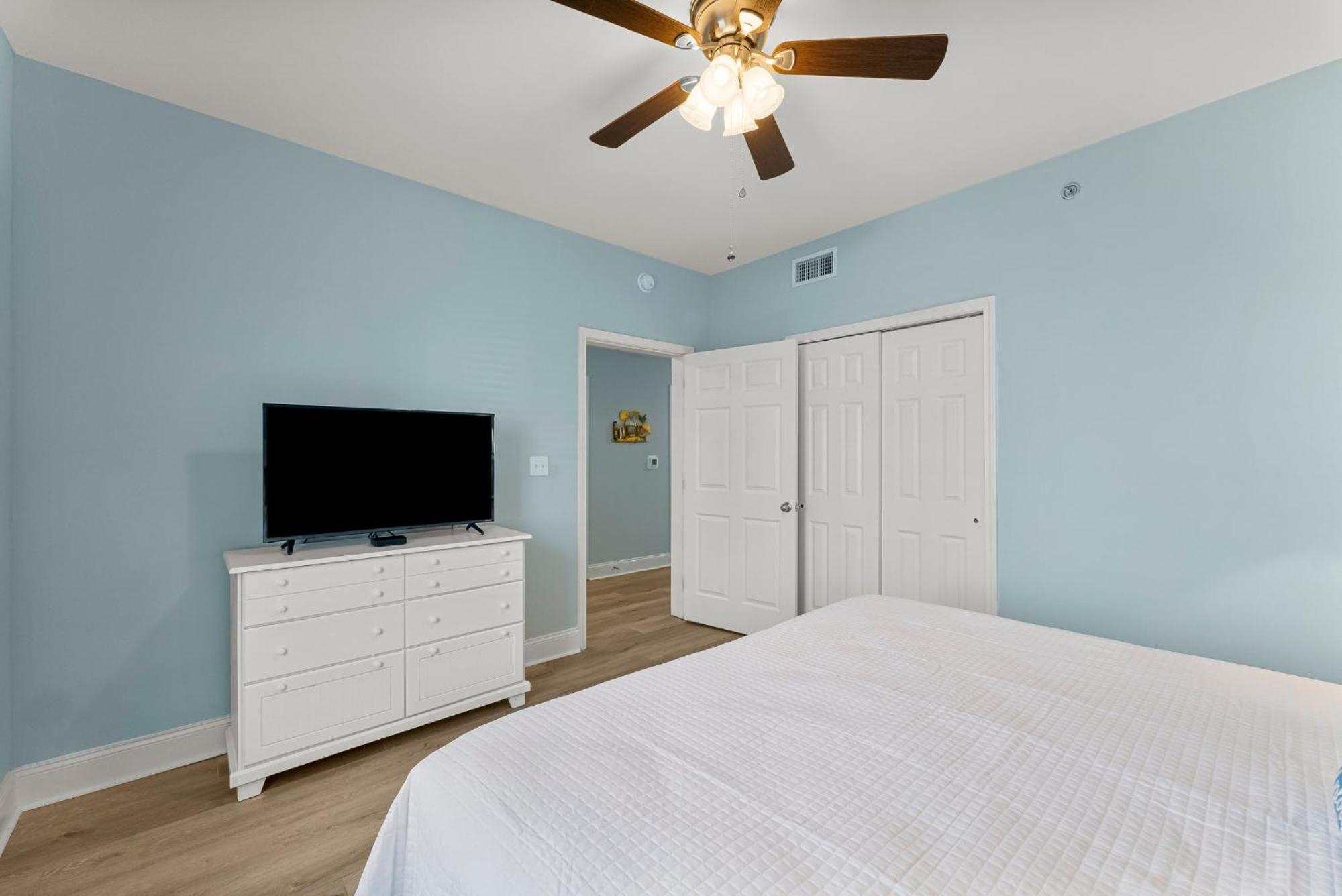 Apartment Laketown Wharf 1433 *