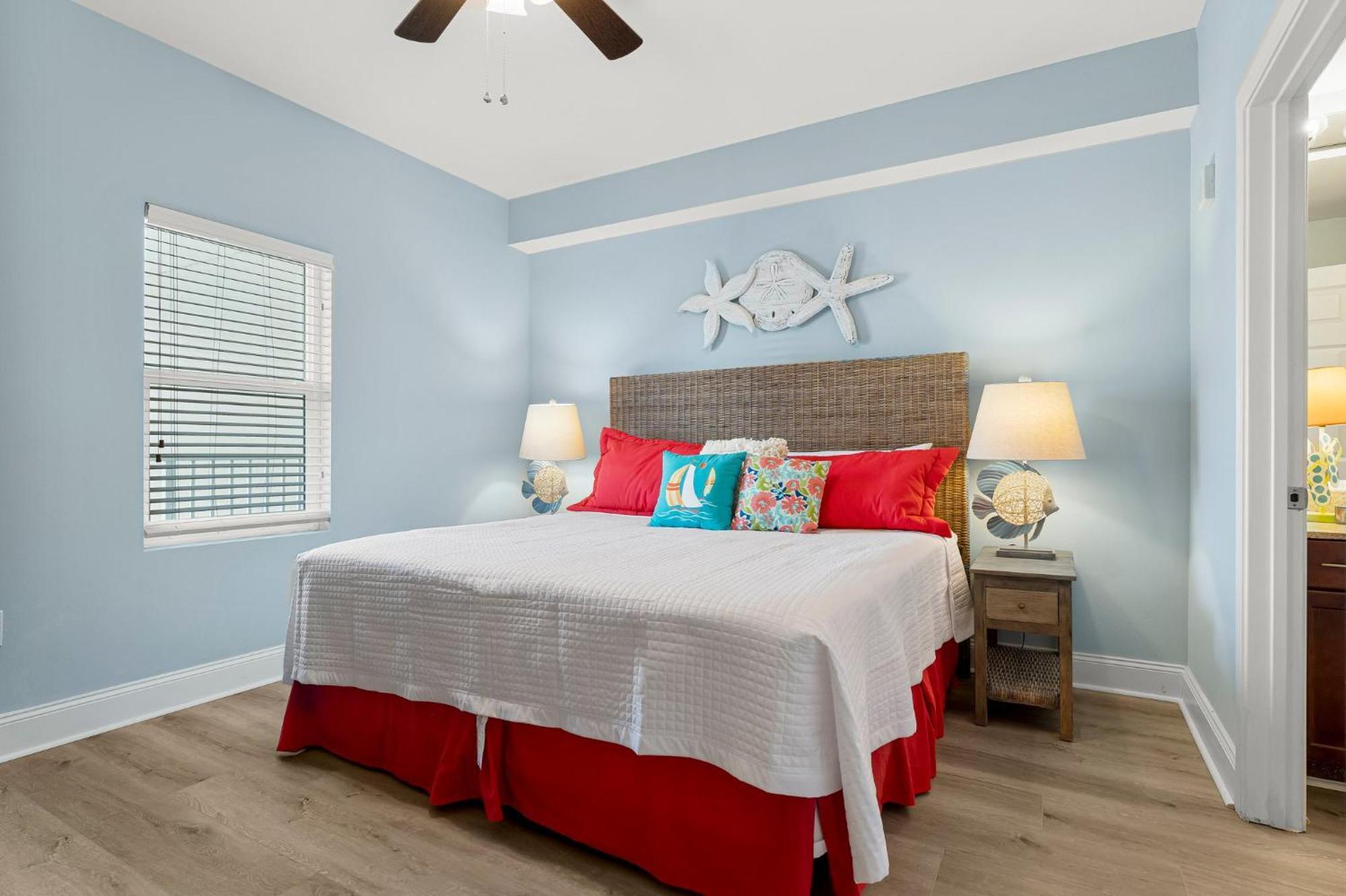 Laketown Wharf 1433 Apartment *
