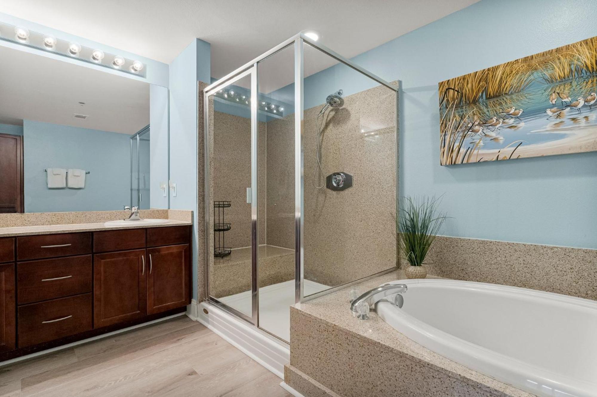 Laketown Wharf 1433 Apartment *