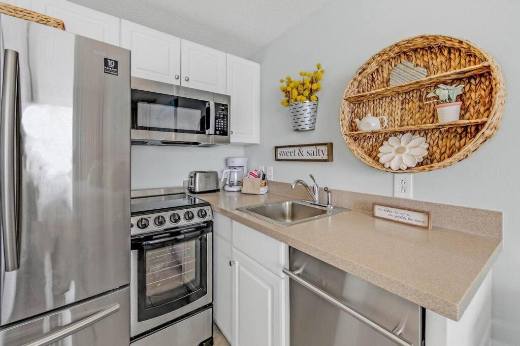 Beachfront #709 At Majestic Apartment