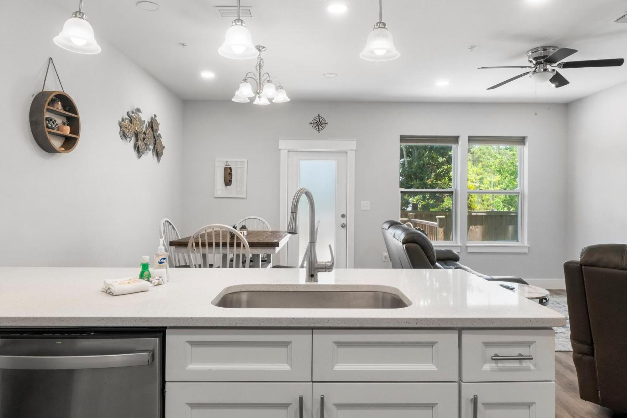 Modern Townhome Close To Beach, Restaurants, Entertainment! By Dolce Getaways Pcb