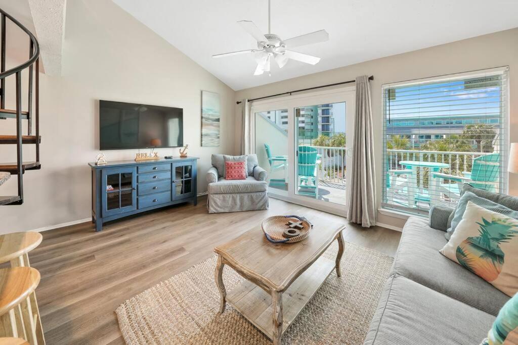 Cozy And Bright On Private Section Of With A Pool! Apartment Panama City Beach