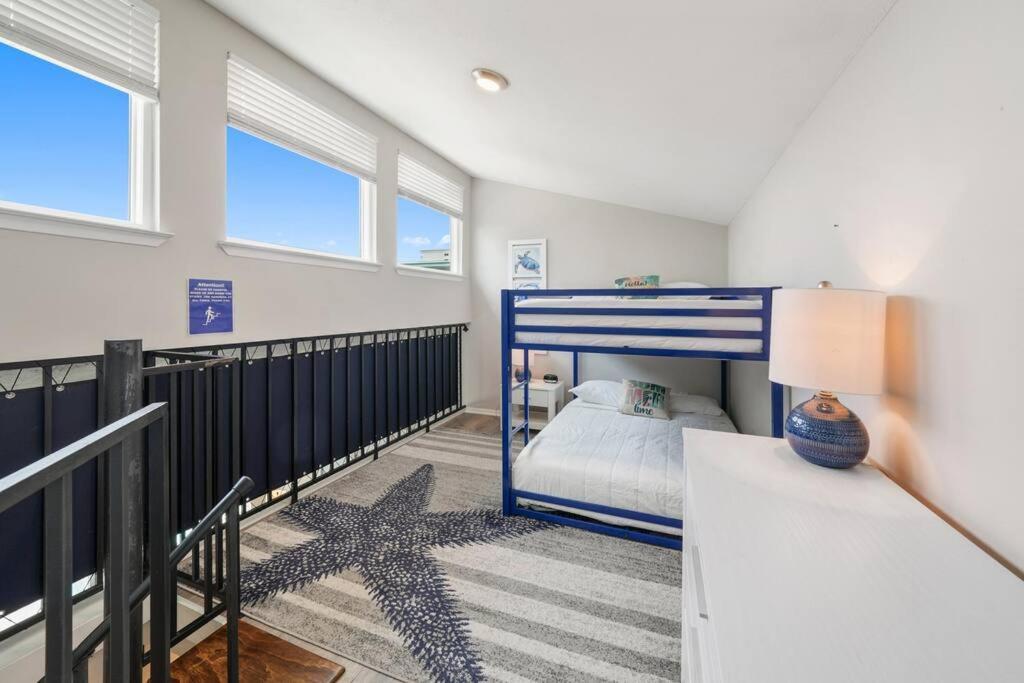 Cozy And Bright On Private Section Of With A Pool! Apartment *