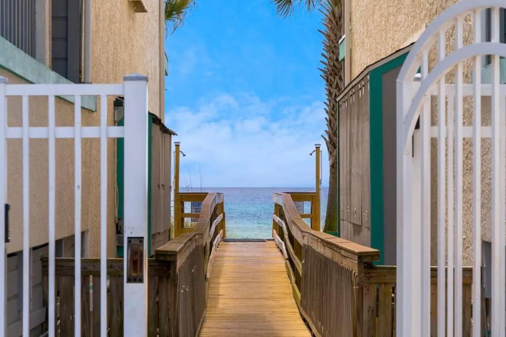 Cozy And Bright On Private Section Of With A Pool! * Panama City Beach