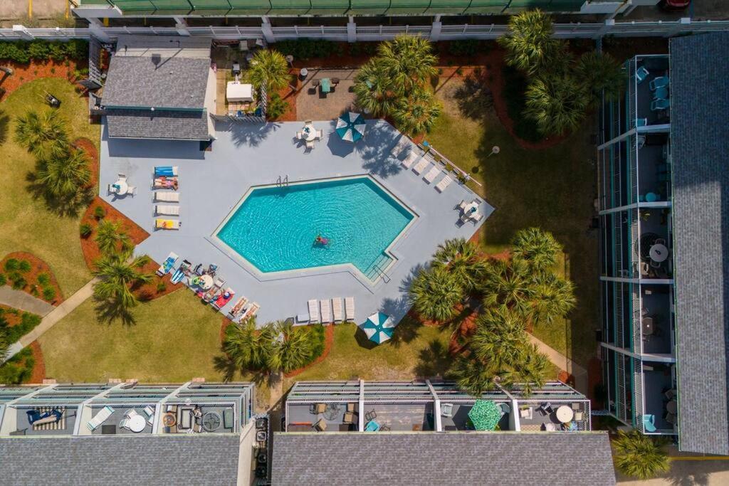 Apartment Cozy And Bright On Private Section Of With A Pool!