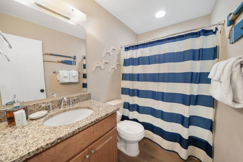 Cozy And Bright On Private Section Of With A Pool! *