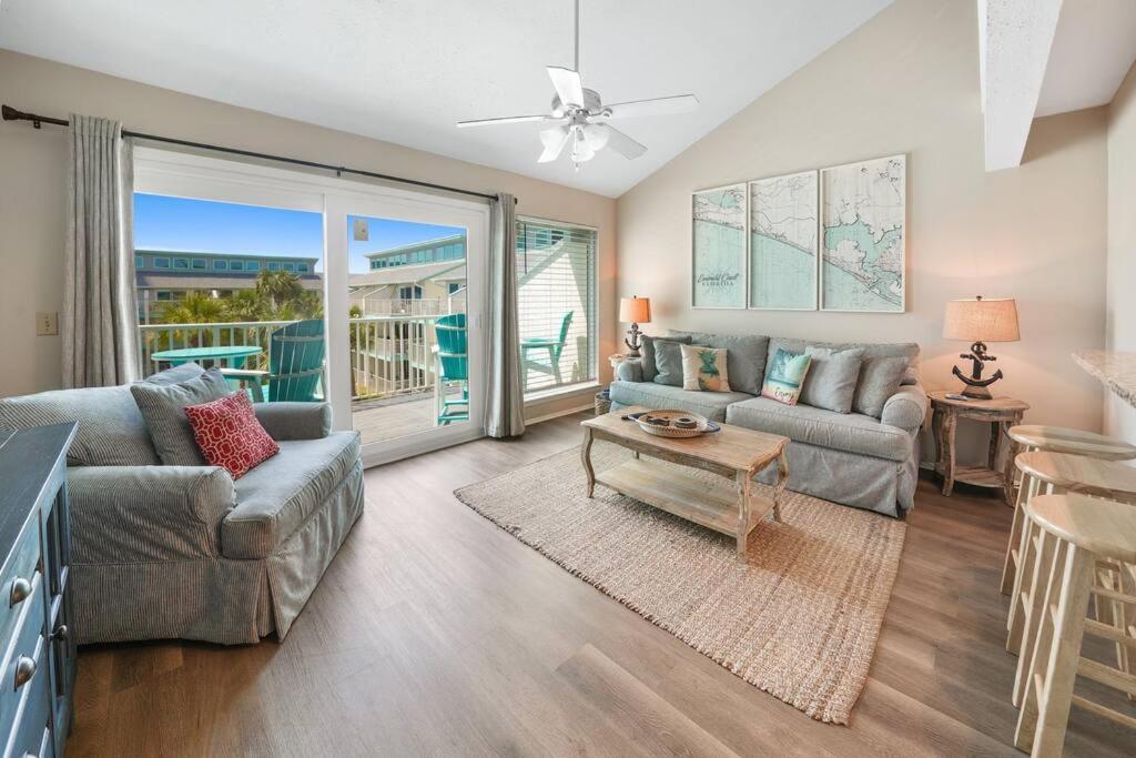 Cozy And Bright On Private Section Of With A Pool! Panama City Beach
