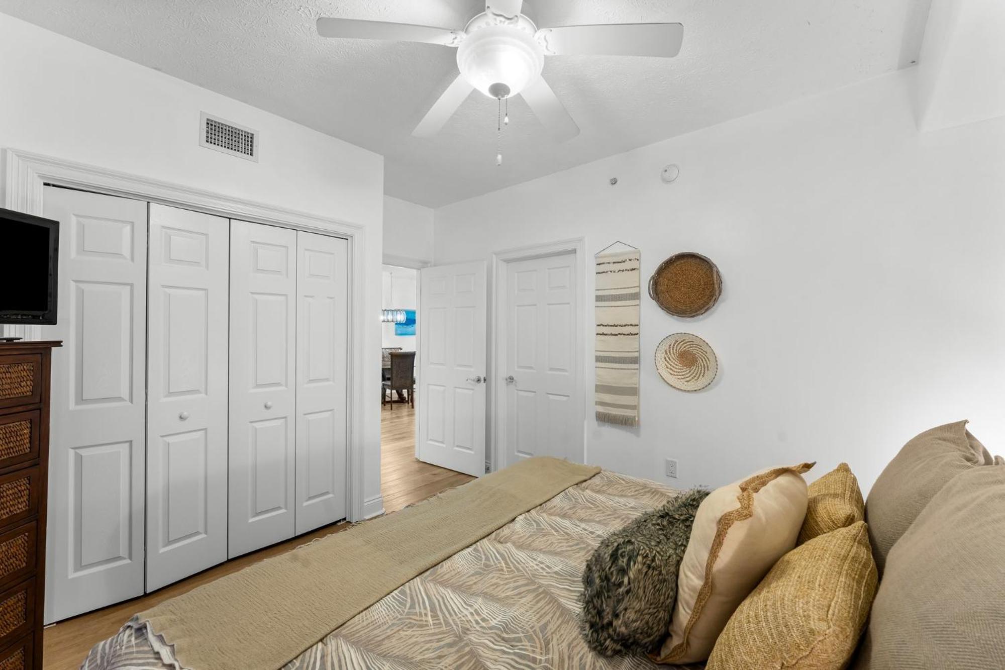 Treasure Island 1707 Apartment *