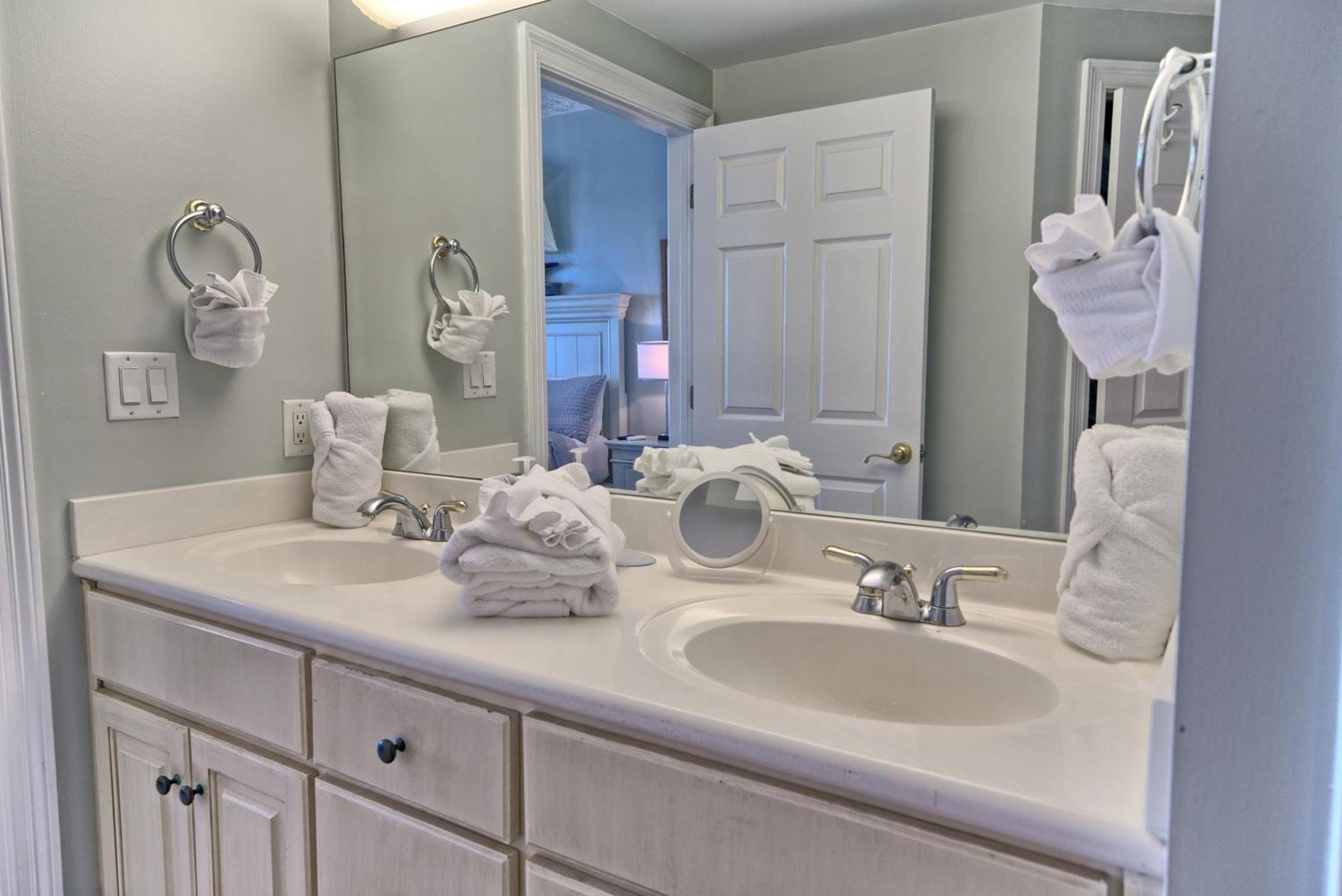 Luxurious Beachfront With Beachside Pool Access And Free Wifi - Unit 1202 Apartment