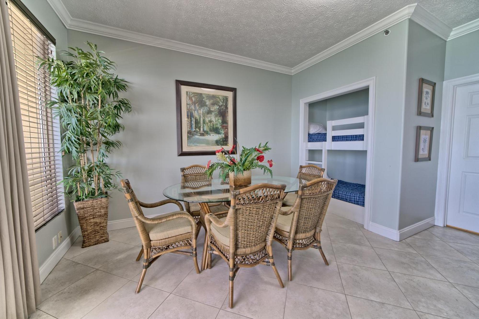 Apartment Luxurious Beachfront With Beachside Pool Access And Free Wifi - Unit 1202
